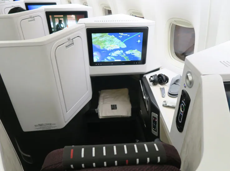 Japan Airlines business Sky Suite III