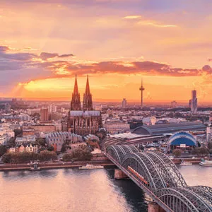 A picturesque sunset above Cologne. 