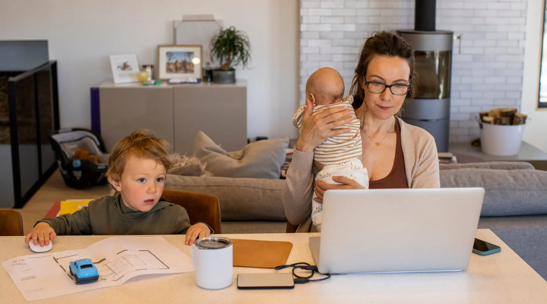FamilyWorking_GettyImages_1800x1000