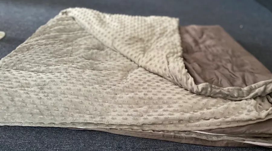 Hugmellow weighted blanket review: A high-quality comfort | Finder