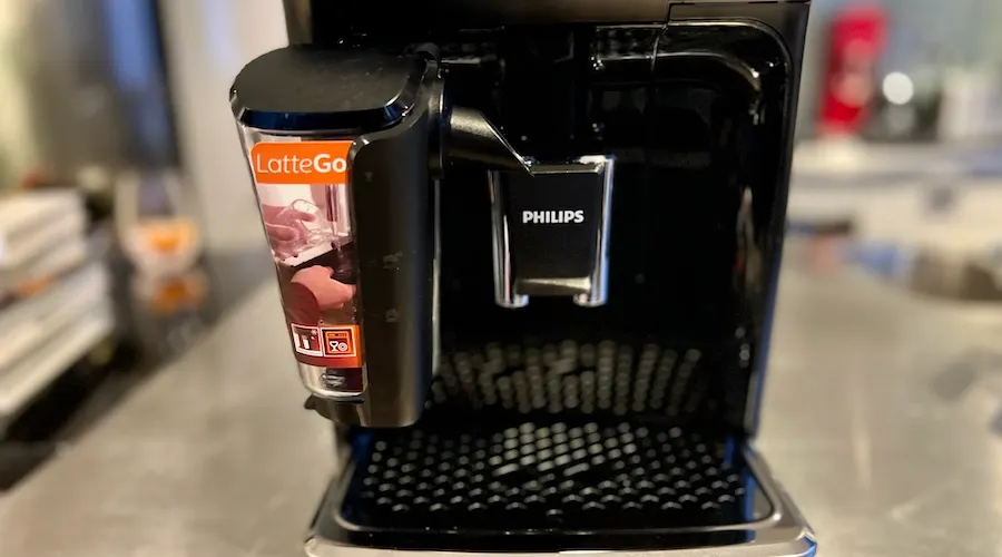 Like coffee capsule machines, but with coffee beans - Philips LatteGo Series  2200 Review