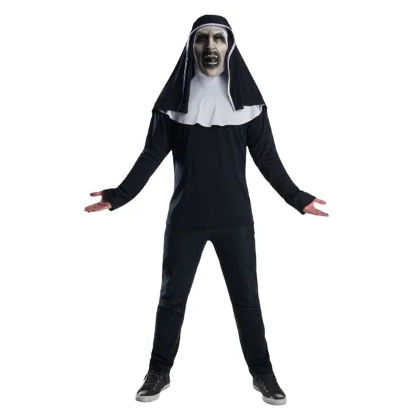 <em>The Nun</em> costume