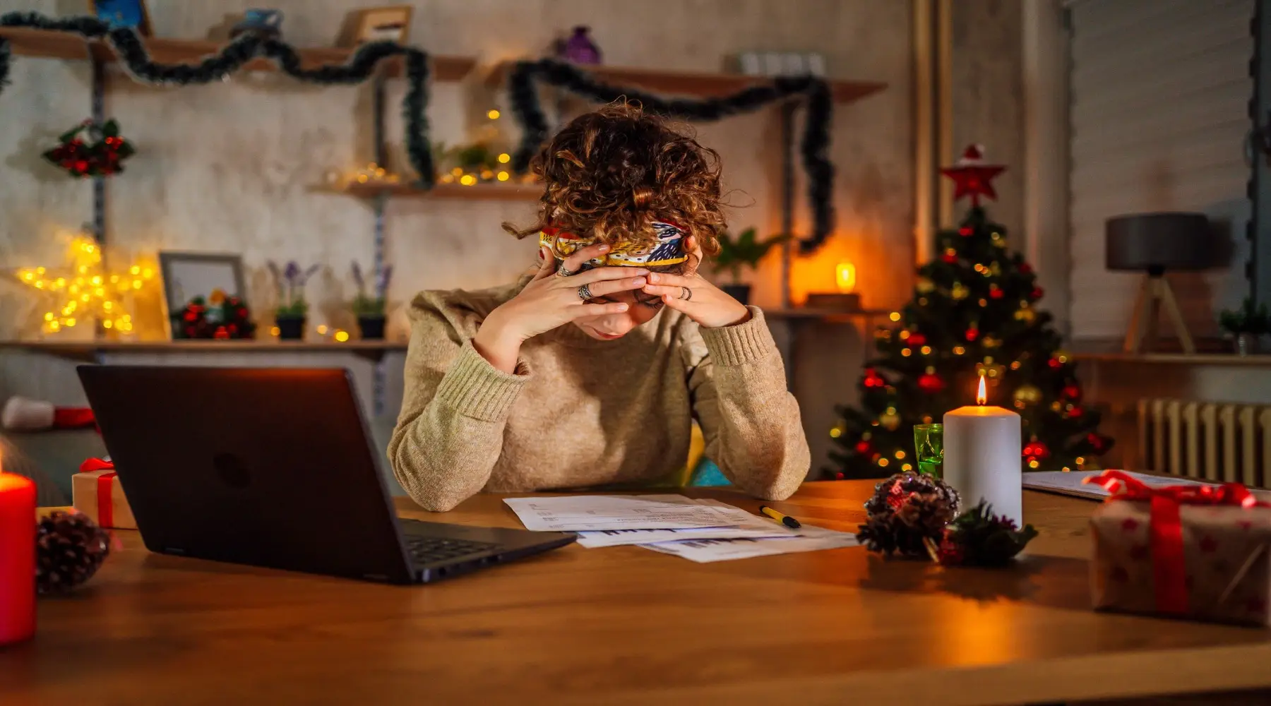 Christmas bill stress_GettyImages_1800x1000