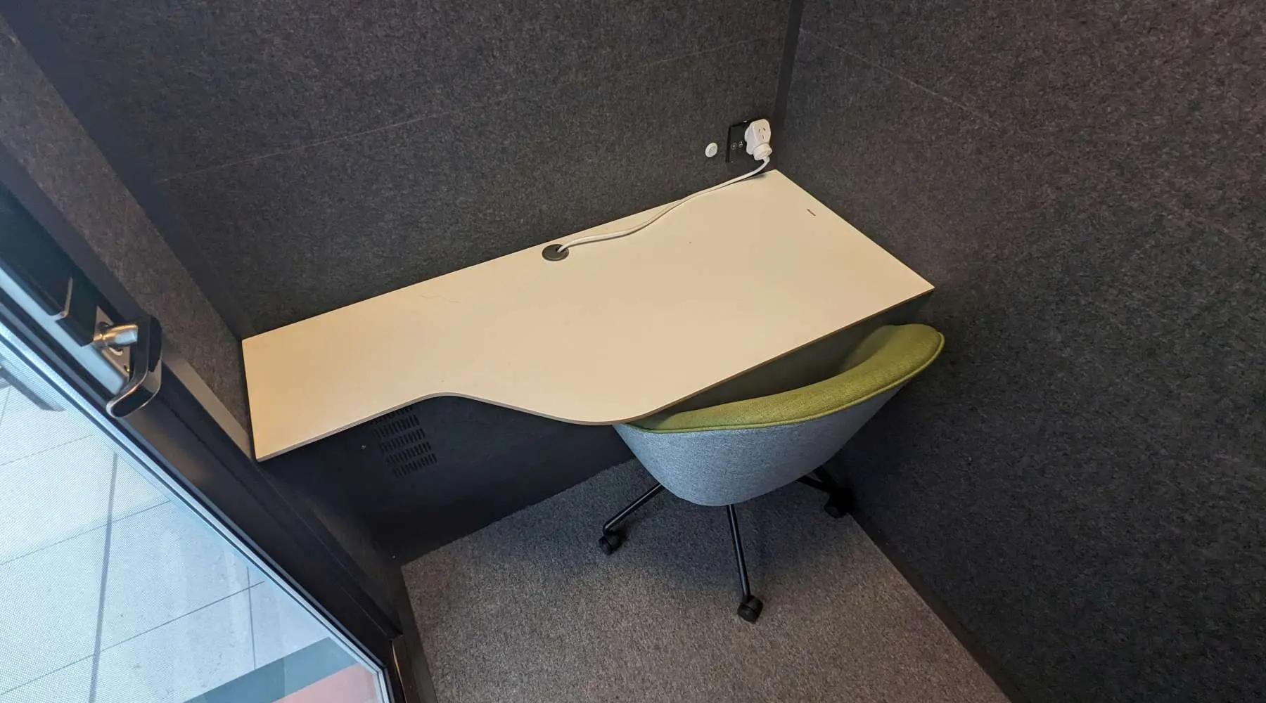 TaskPod interior desk