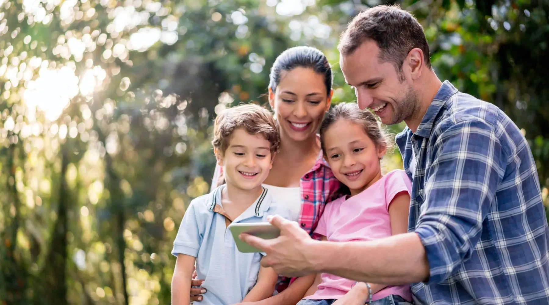 Family_Gathered_Around_Phone_Canva_1800x1000