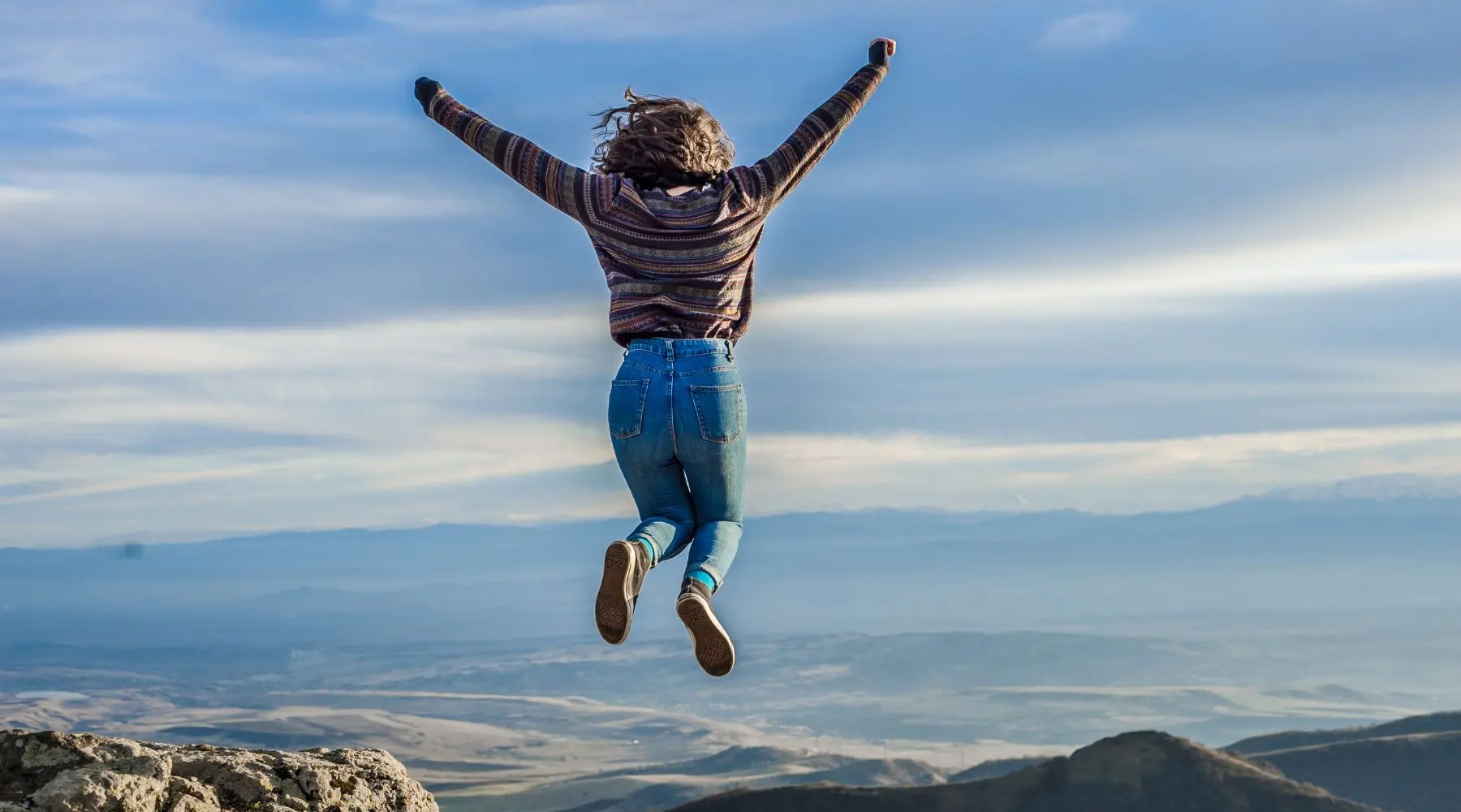 Woman jumping_Canva_1800x1000