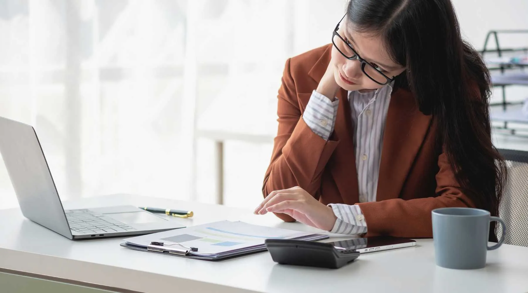 Woman at desk_Canva_1800x1000